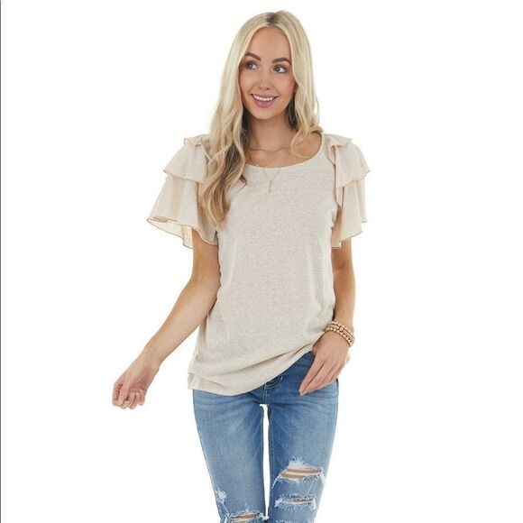 ✨ Top With Short Layered Ruffle Sleeves✨ - Picture 1 of 6